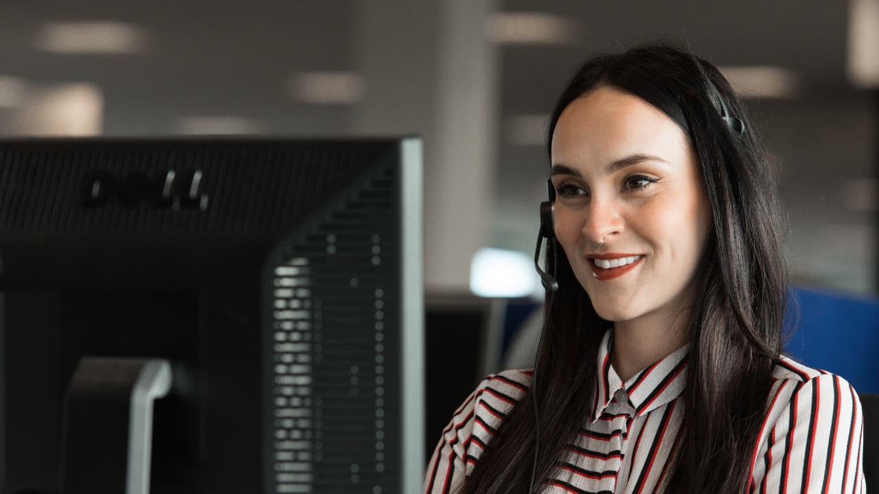 Lady in call center